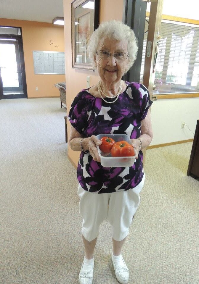 tenant holding two tomatoes